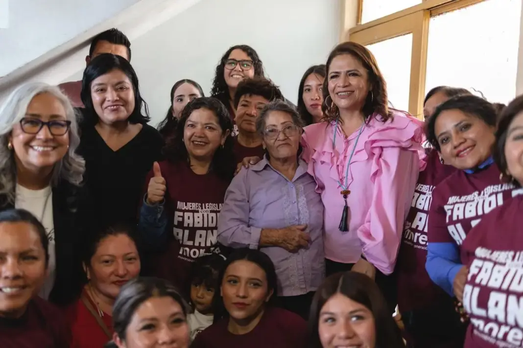 Mujeres de Zitácuaro impulsan parlamento abierto “Legislando con Fabiola Alanís” Mujeres de Zitácuaro impulsan parlamento abierto “Legislando con Fabiola Alanís”