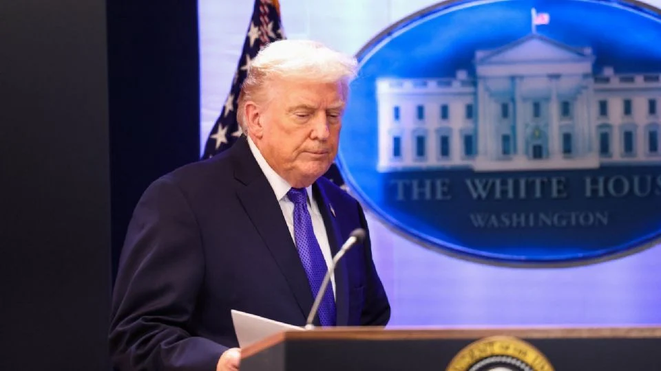 Trump impone NUEVO arancel global del 10% pese a revés de la Corte Suprema Trump impone NUEVO arancel global del 10% pese a revés de la Corte Suprema