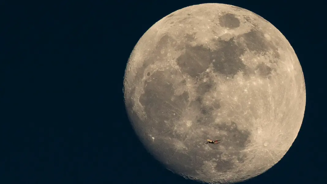 La Luna se está encogiendo y preocupa a la NASA: descubren más de mil nuevas grietas La Luna se está encogiendo y preocupa a la NASA: descubren más de mil nuevas grietas
