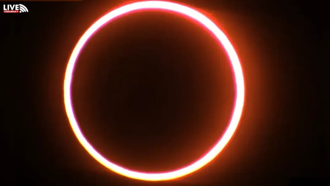 Eclipse solar anular deslumbra al mundo: así se vivió el “anillo de fuego” del 17 de febrero Eclipse solar anular de febrero 2026 mostrando el anillo de fuego en el cielo