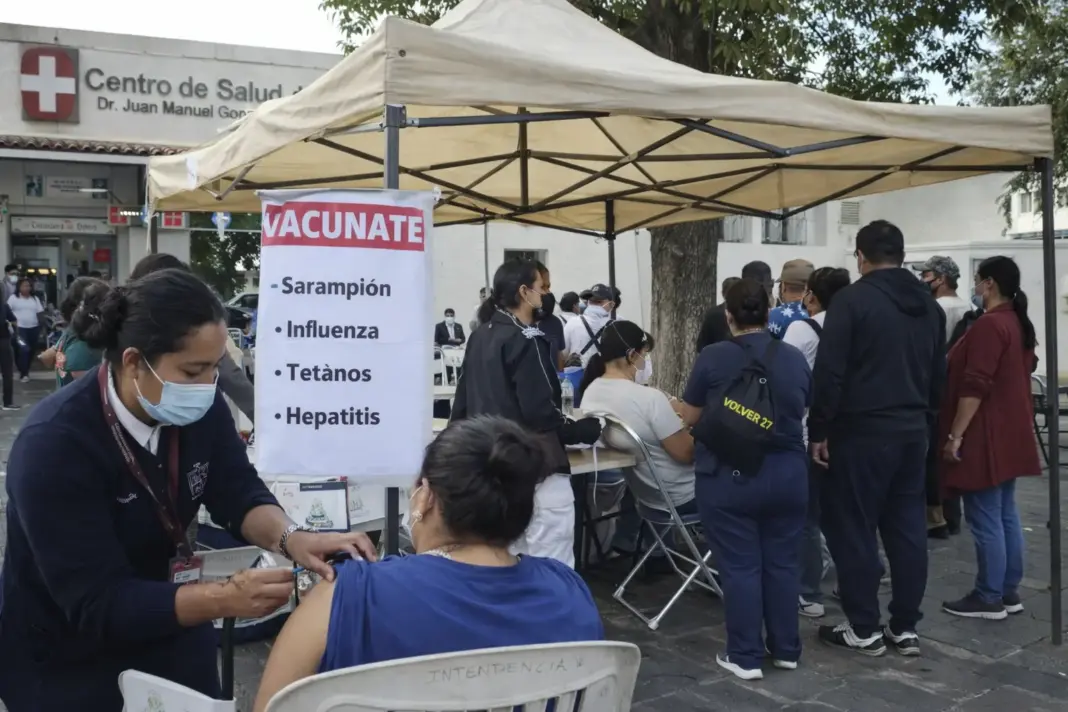 Módulo de vacunación en Morelia aplica vacunas contra sarampión, influenza, tétanos y hepatitis en la Plaza del Carmen Módulo de vacunación en Morelia aplica vacunas contra sarampión, influenza, tétanos y hepatitis en la Plaza del Carmen