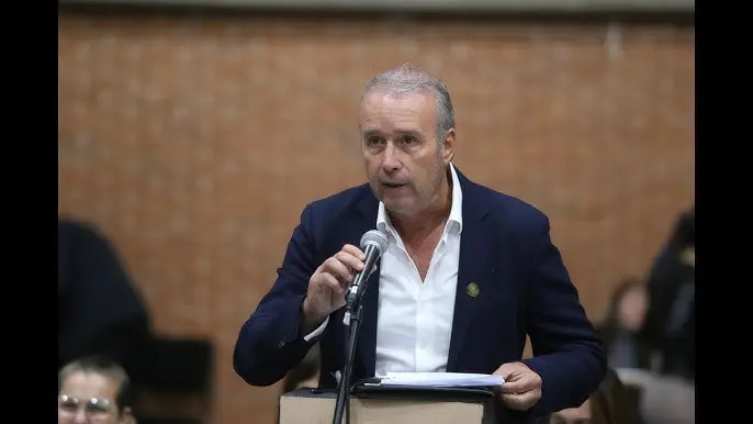 Vendían agua que no pagaban: quitan concesiones a familia de diputado del PRI Vendían agua que no pagaban: quitan concesiones a familia de diputado del PRI