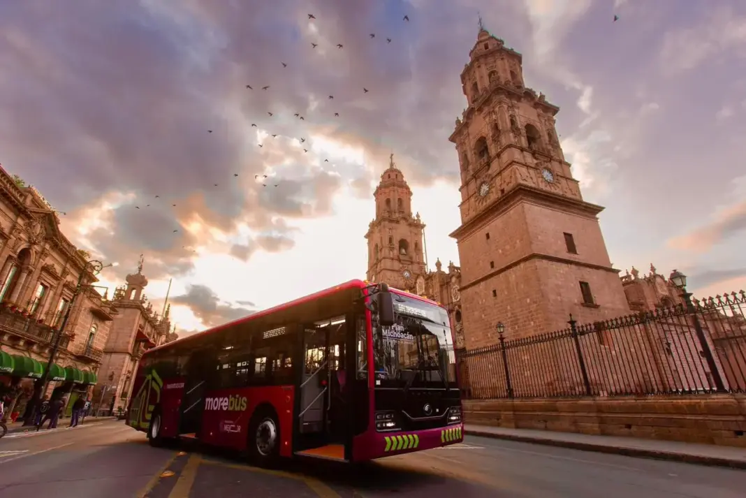 Michoacán: presentan Morebús para mejorar transporte en Morelia Michoacán: presentan Morebús para mejorar transporte en Morelia