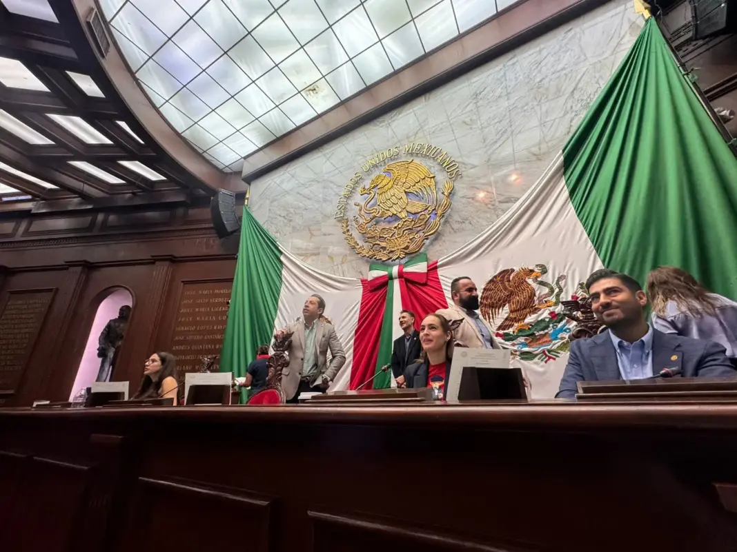Michoacán pone tope a pensiones: no podrán superar la mitad del salario presidencial Michoacán pone tope a pensiones: no podrán superar la mitad del salario presidencial