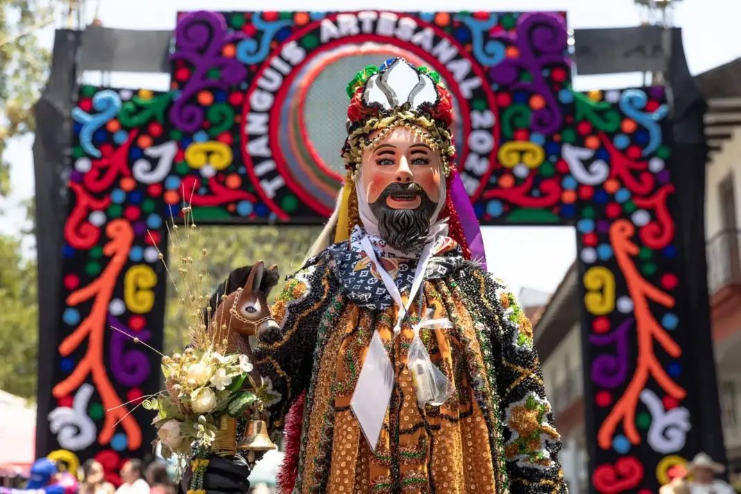 Uruapan se llena de color: así arrancó el Tianguis de Domingo de Ramos con un desfile lleno de vida Uruapan se llena de color: así arrancó el Tianguis de Domingo de Ramos con un desfile lleno de vida