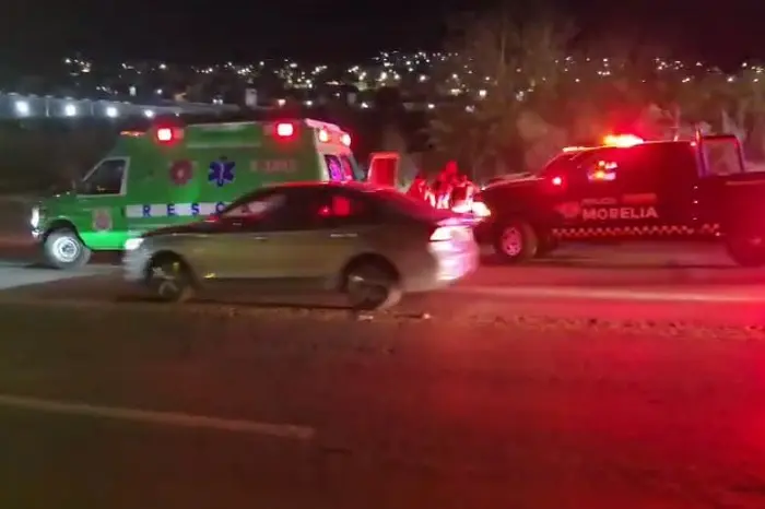 Conductor huye tras arrollar a pareja en moto en Morelia; esto se sabe del accidente Conductor huye tras arrollar a pareja en moto en Morelia; esto se sabe del accidente
