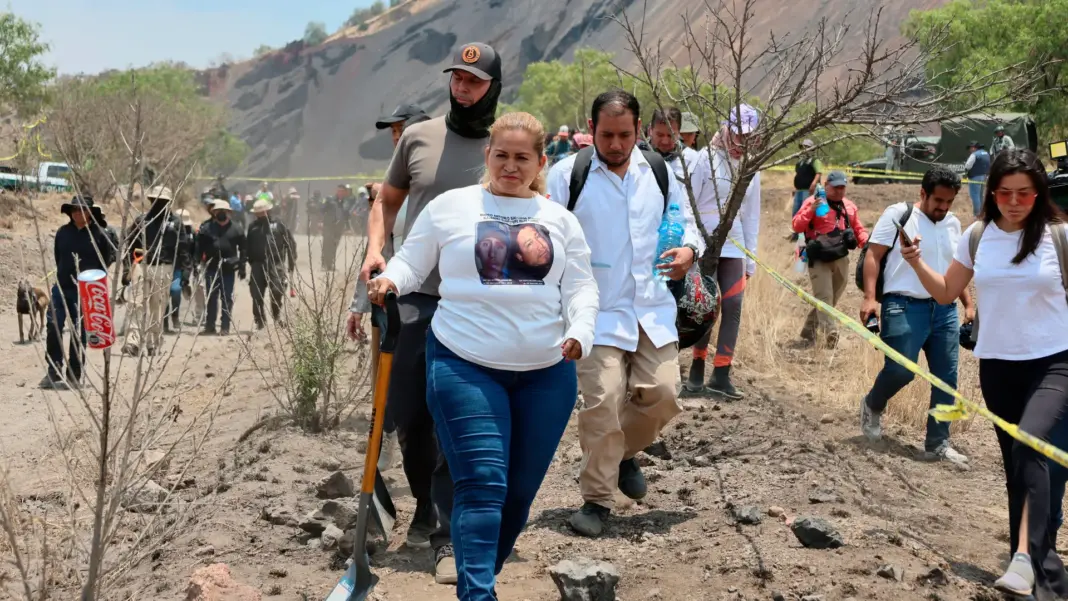 Ceci Flores encuentra restos humanos en Sonora; espera ADN para confirmar si son de su hijo Ceci Flores encuentra restos humanos en Sonora; espera ADN para confirmar si son de su hijo