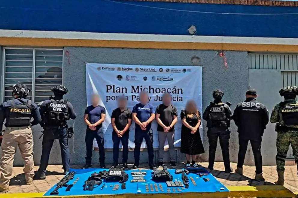 Esto fue lo que encontraron en el Operativo Enjambre en Michoacán: 5 funcionarios detenidos Esto fue lo que encontraron en el Operativo Enjambre en Michoacán: 5 funcionarios detenidos