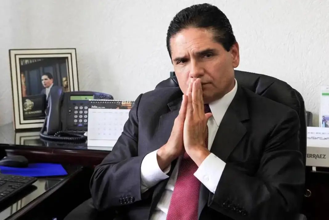 Fiscal de Michoacán señala que Silvano Aureoles salió del país con ayuda del CJNG Fiscal de Michoacán señala que Silvano Aureoles salió del país con ayuda del CJNG