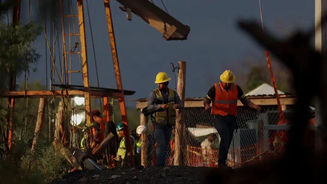 Rescate en mina Santa Fe: siguen 3 mineros atrapados en Sinaloa Rescate en mina Santa Fe: siguen 3 mineros atrapados en Sinaloa