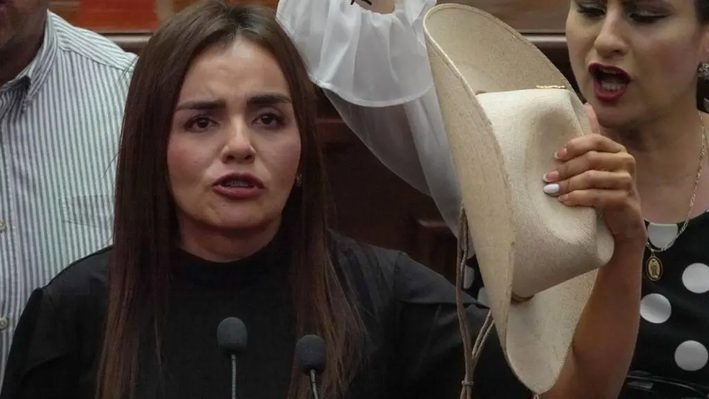 Congreso de Michoacán declara “persona no grata” a Grecia Quiroz y le prohíbe la entrada Congreso de Michoacán declara “persona no grata” a Grecia Quiroz y le prohíbe la entrada