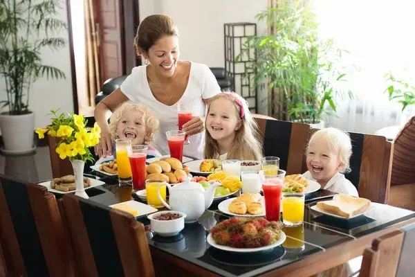 ¿Qué desayunar con niños en casa? 5 opciones fáciles para un fin de semana sin complicaciones ¿Qué desayunar con niños en casa? 5 opciones fáciles para un fin de semana sin complicaciones