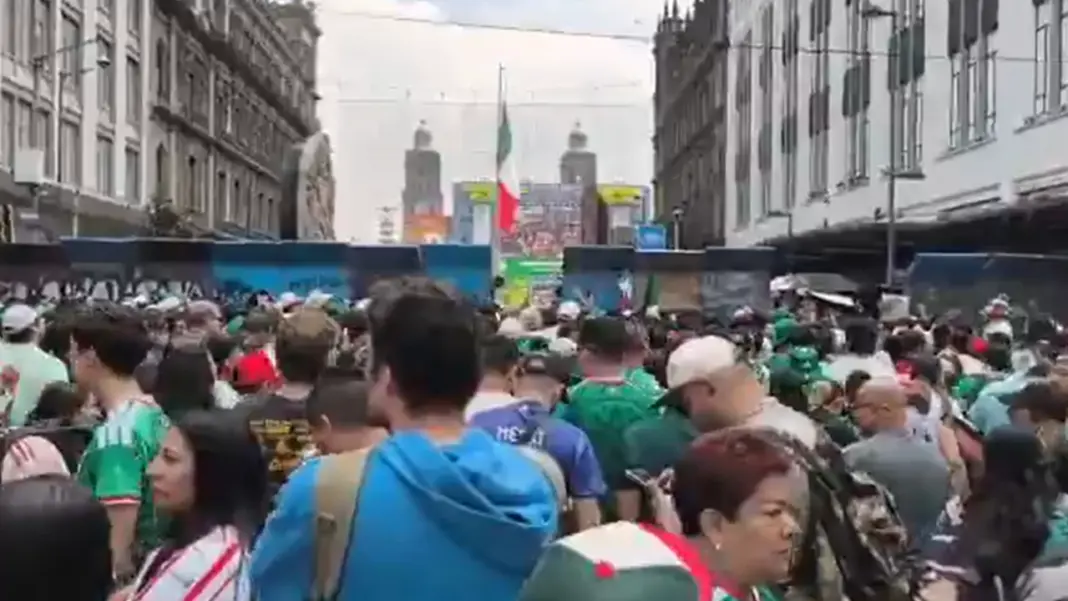 Zócalo Fan Fest llega al límite: autoridades recomiendan acudir a Garibaldi para ver el Mundial Zócalo Fan Fest llega al límite: autoridades recomiendan acudir a Garibaldi para ver el Mundial