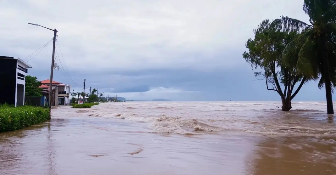 Boris amenaza con inundaciones y deslaves en Guerrero y Oaxaca; tocaría tierra esta noche Boris amenaza con inundaciones y deslaves en Guerrero y Oaxaca; tocaría tierra esta noche