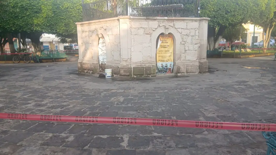 Localizan restos humanos y un mensaje criminal en la plaza principal de Tarímbaro Localizan restos humanos y un mensaje criminal en la plaza principal de Tarímbaro